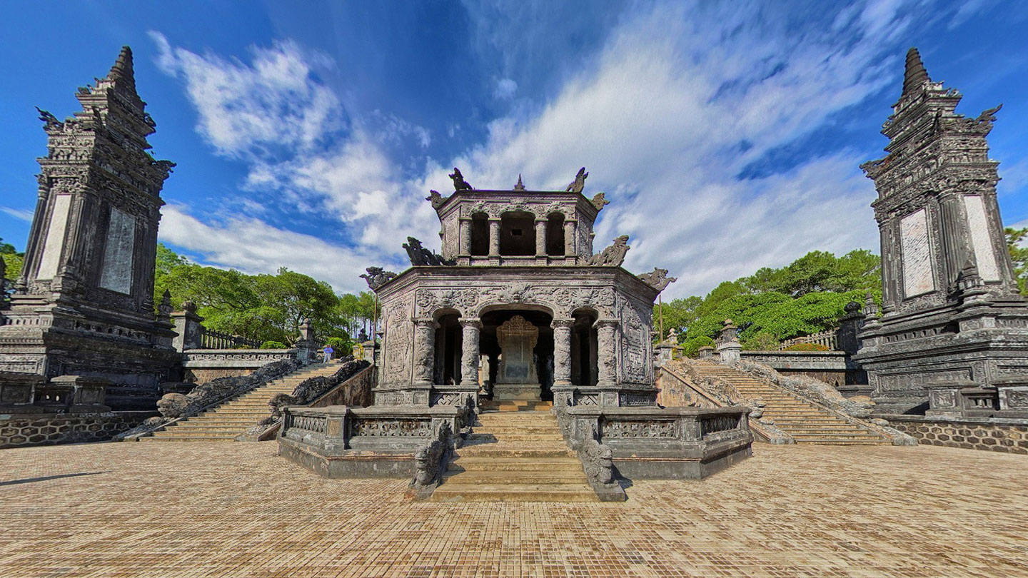 lang khai dinh doc dao trong kien truc voi nghe thuat kham sanh tinh xao 1638923161